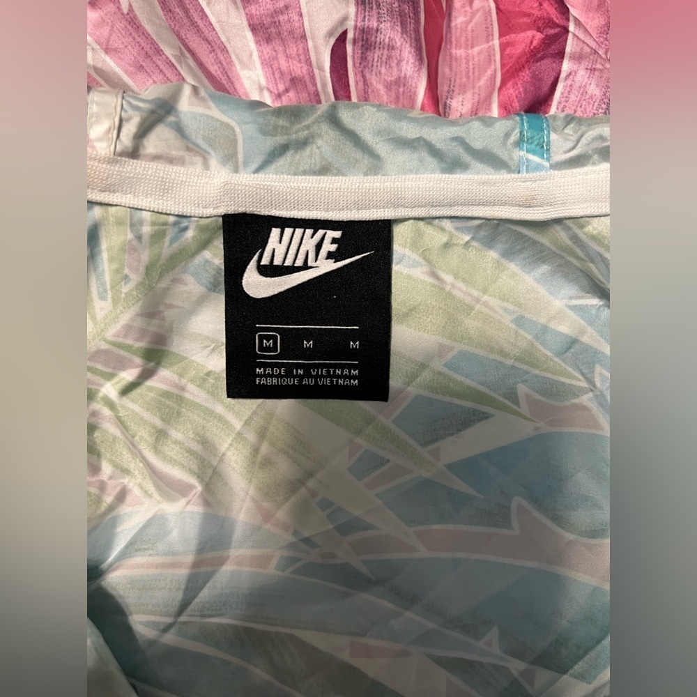 Nike Lightweight Jacket Women’s Size Medium Floral Print Pastel Colors - Picture 4 of 8